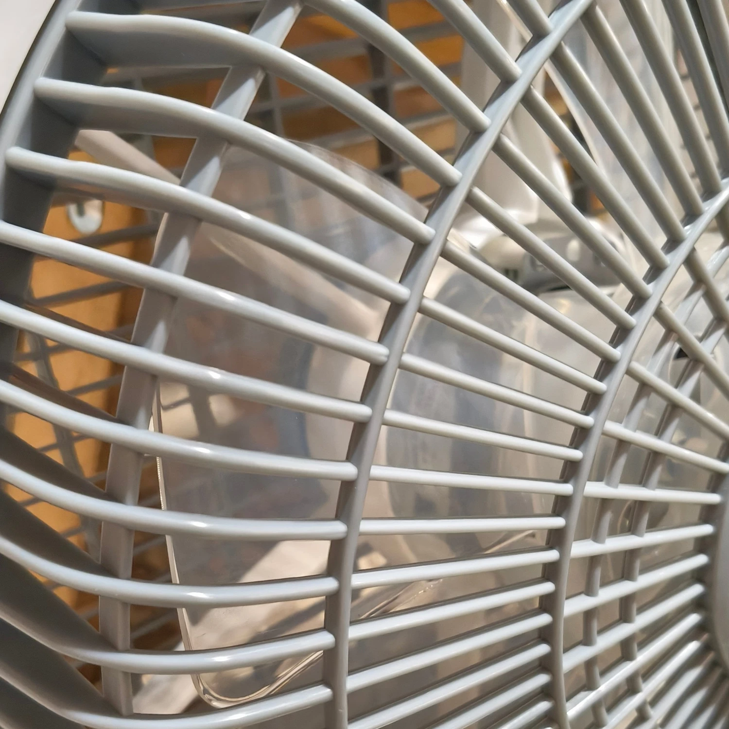 Gorilla Circulating Floor Box Fan 3 Speeds - 30cm 4 Gorilla Circulating Floor Box Fan 3 Speeds - 30cm - Image 4