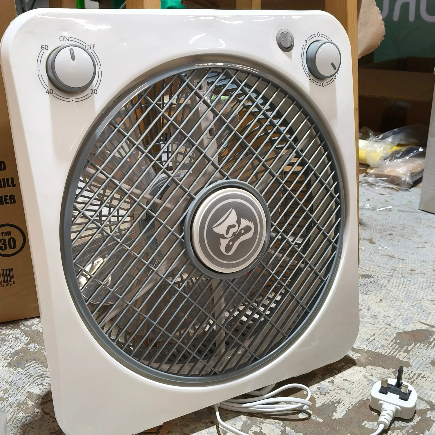 Gorilla Circulating Floor Box Fan 3 Speeds - 30cm 3 Gorilla Circulating Floor Box Fan 3 Speeds - 30cm - Image 3