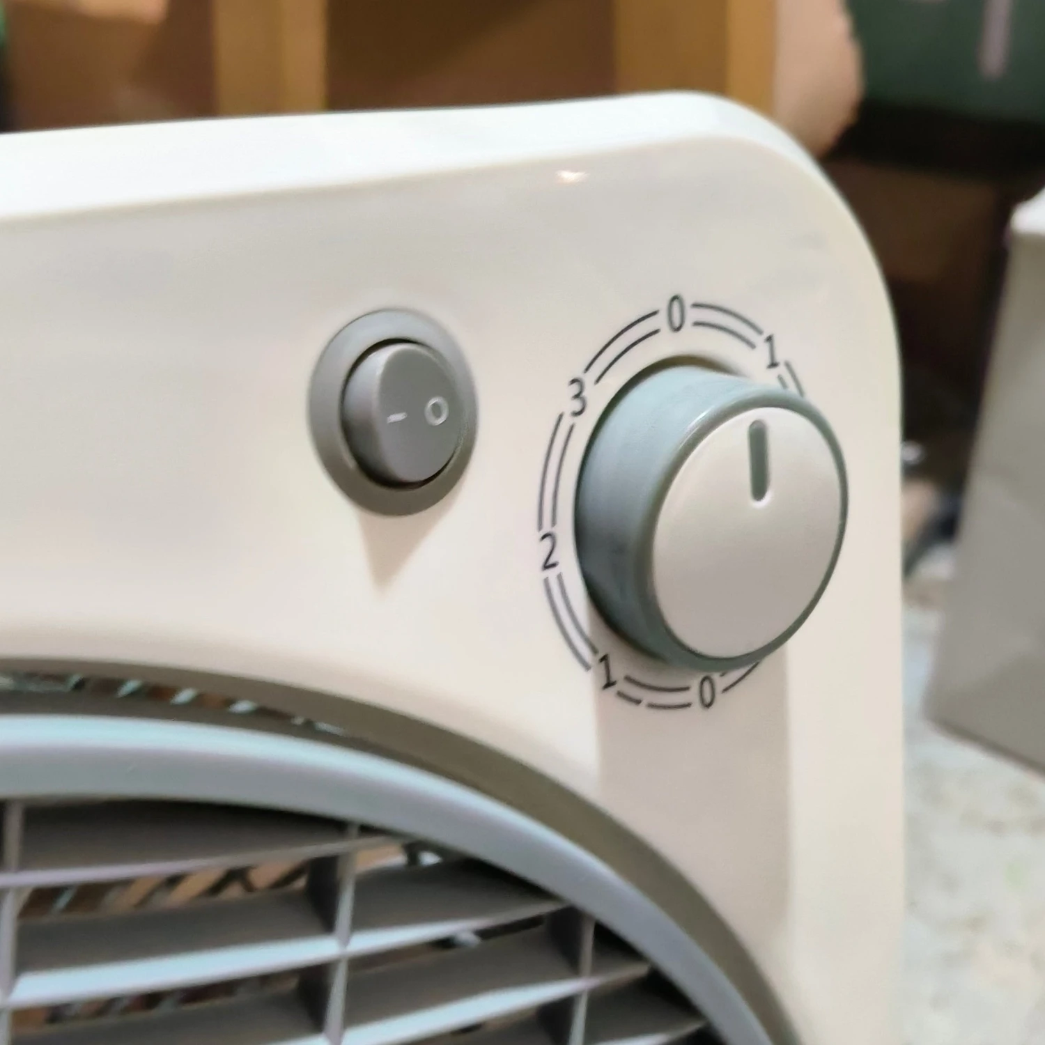 Gorilla Circulating Floor Box Fan 3 Speeds - 30cm 5 Gorilla Circulating Floor Box Fan 3 Speeds - 30cm - Image 5